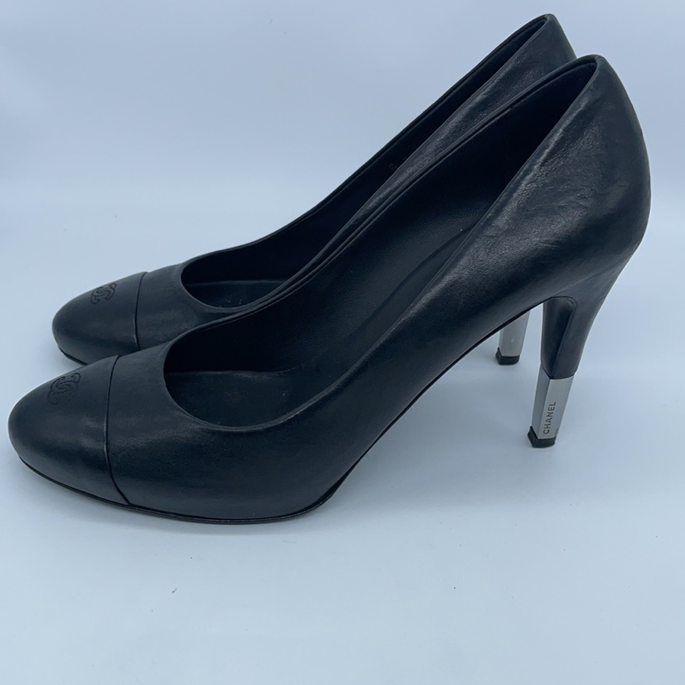 Chanel Black Leather CC logo cap toe silver heel logo pumps 40.5 - Picture 5 of 12